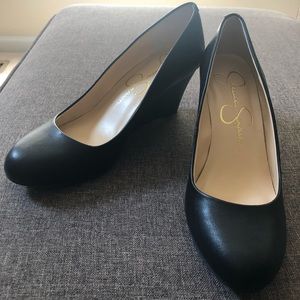 Brand new Jessica Simpson 7M Black wedges